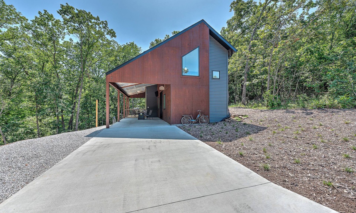 Bella Vista Cabin | Bella Vista Cabin Retreat – 2 King Beds & Back 40 Trail Access