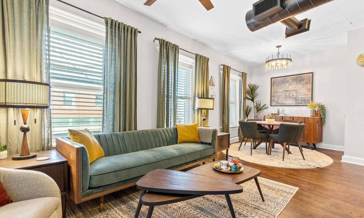 Kansas City Apartment | Belvedere 2 - Remodeled 2 Bed Walkable to Westport+Streetcar!