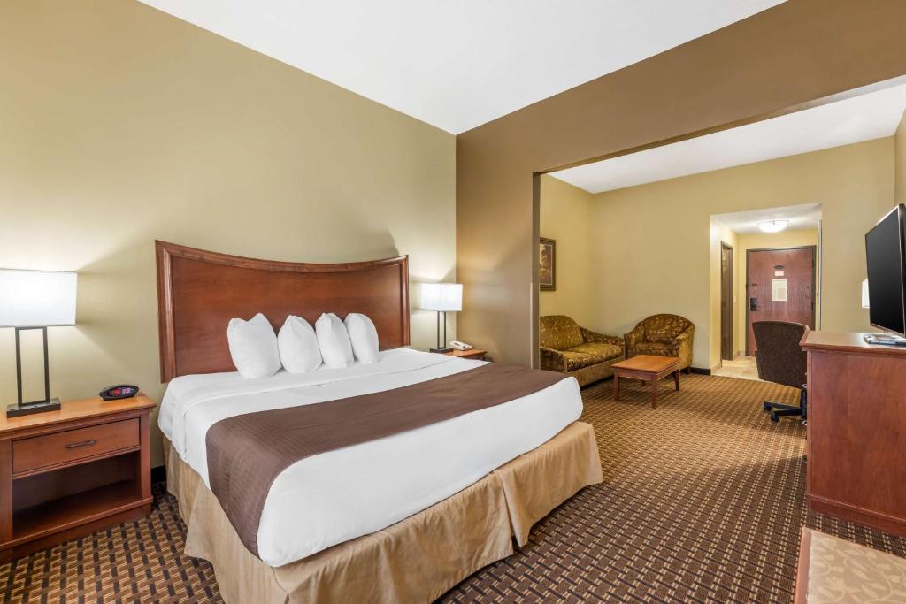Grand Island Hotel | Best Western Plus Grand Island Inn and Suites