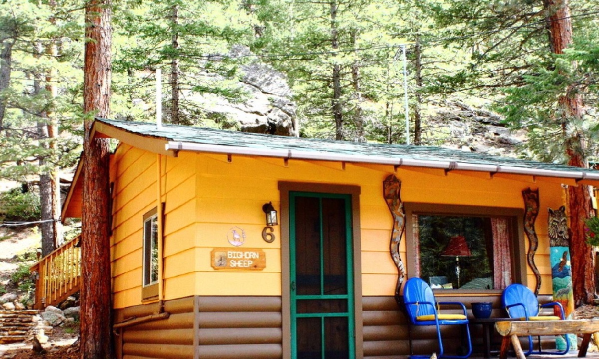 Estes Park Cabin | Bighorn Sheep Cabin - Queen Bed, Scenic Deck, Cozy Cabin