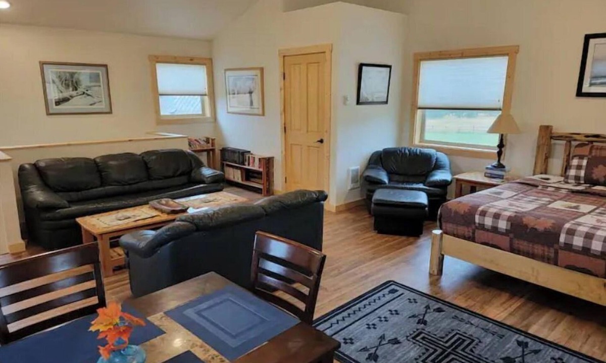 Darby House | Bitterroot Paradise 1 BR Guesthouse