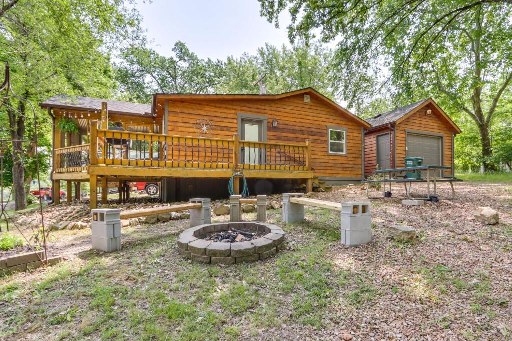 Warsaw House | Boat Launch + Screened Porch: Warsaw Cabin Retreat
