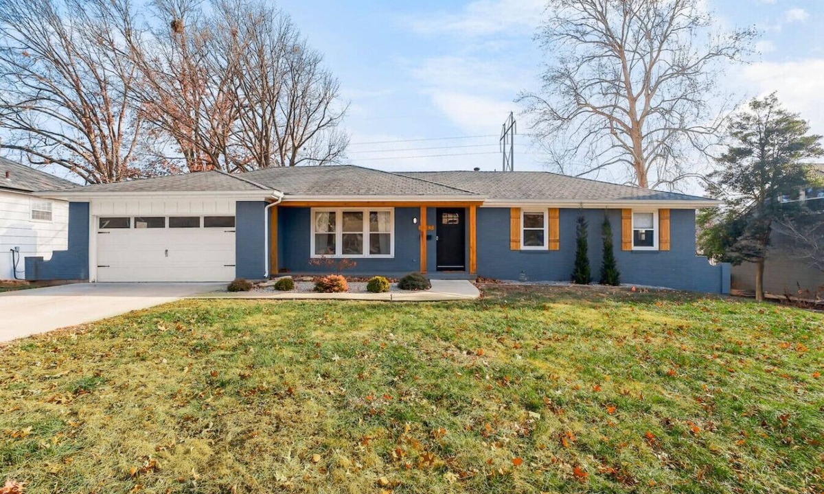 Prairie Village House | Brand New Heated Pool, Family Oasis, Kids Welcome!