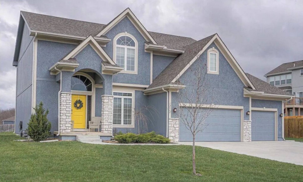 South Kansas City Apartment | Brand NEW Luxury Scandinavian Style Basement Apartment!