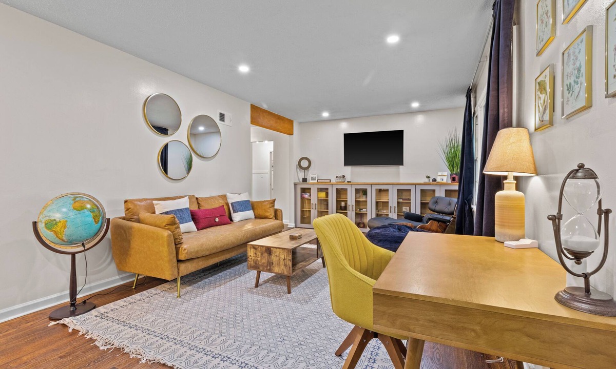 Fairway House | Bright 3BR 25 mins to Arrowhead Groups & Pets