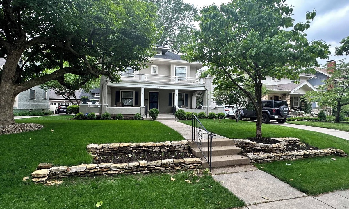 South Kansas City House | Brookside 1917 — Premium Historic Stay in Kansas City Missouri