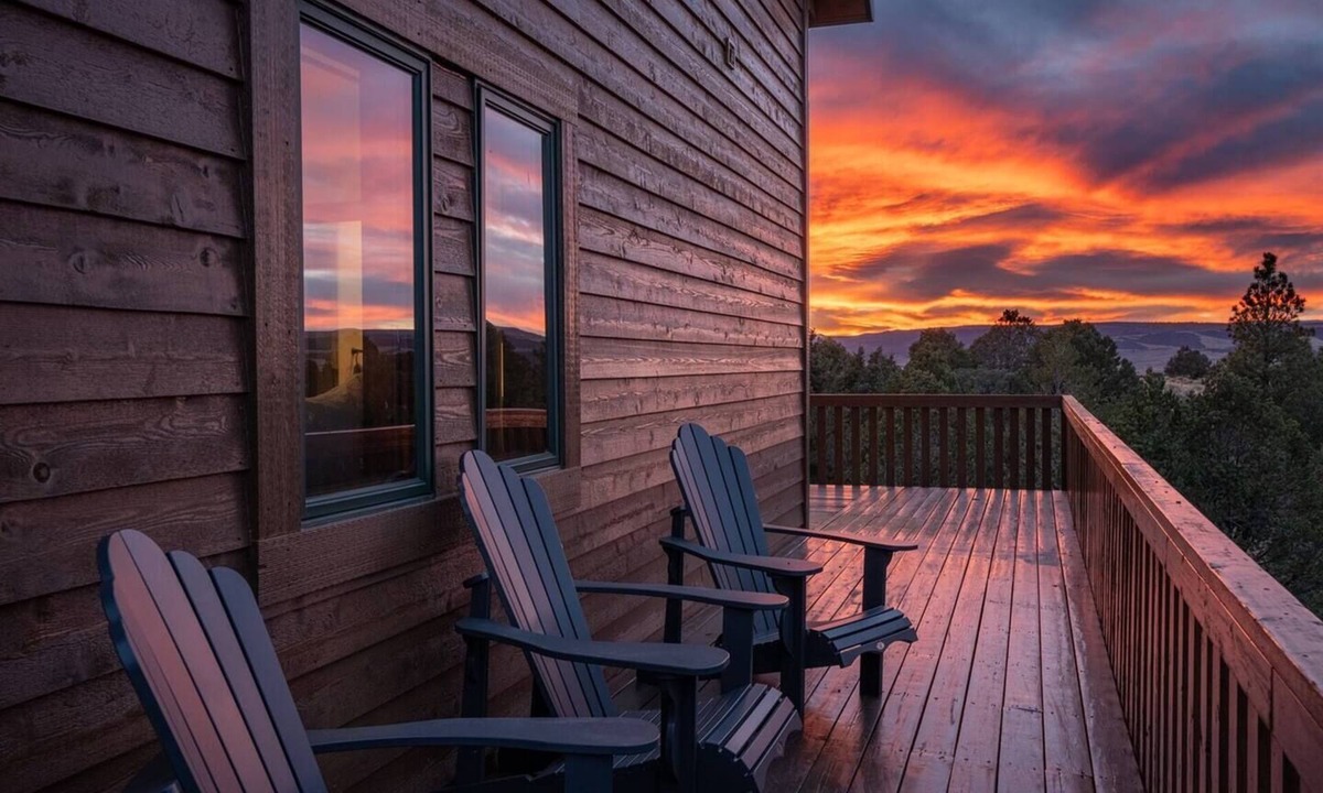 Panguitch Cabin | Bryce Canyon Hilltop Lodge Spa, Views & High-End Comfort