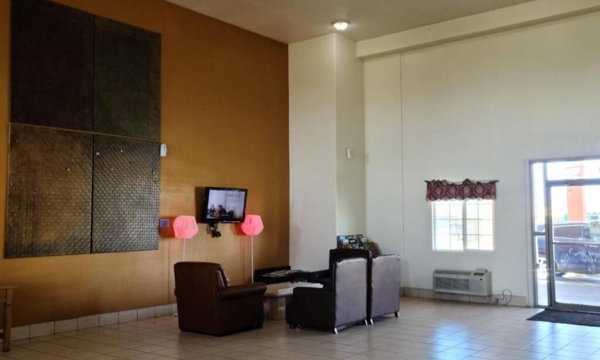 Salina Hotel | Budget Host Inn