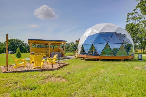 Butler Apartment | Butler ‘Pop Culture Camp’ w/Private Hot Tub & BBQ