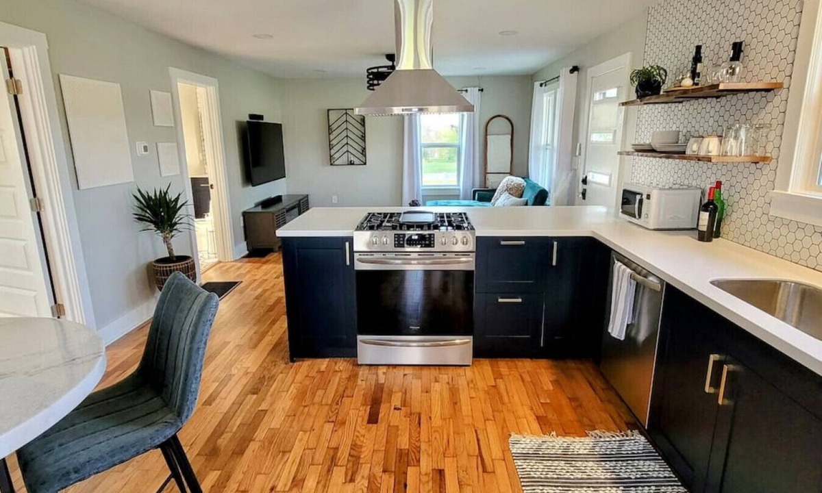 Lawrence House | [C] Private Country Retreat 10 Acres + 4 Min to Lawrence