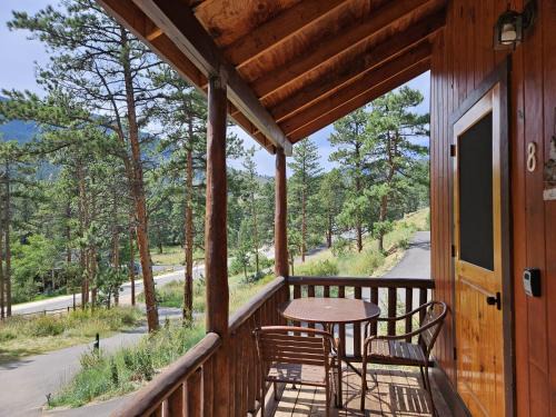 Estes Park House | Cabin 8-Cozy King Loft Cabin 5 Min to RMNP