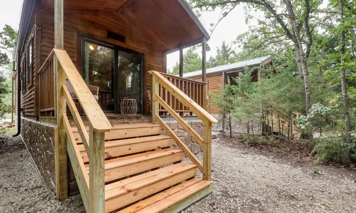 Neal Cabin | Cabin 9 ~ Toronto Lake: Fishing, Swimming & More! 1 Bedroom Cabin by RedAwning