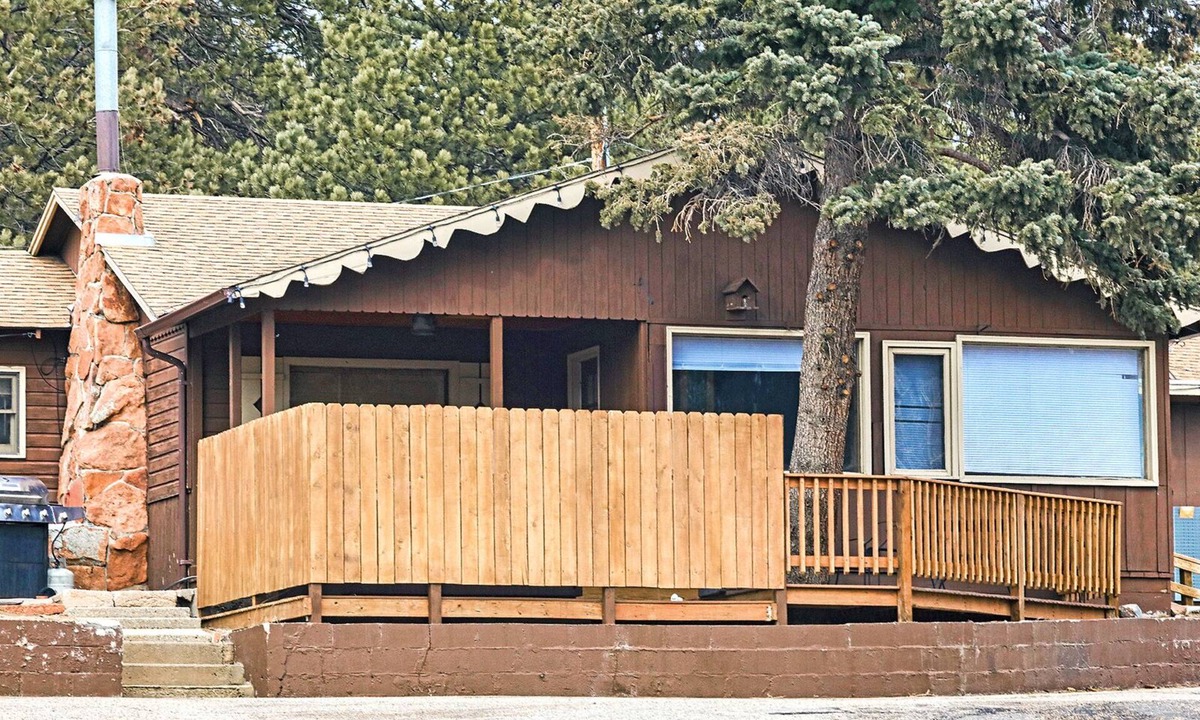 Estes Park Cabin | Cabin with Personal Hot Tub - Perfect for the Whole Family