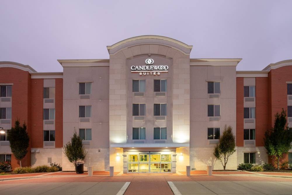 Manhattan Hotel | Candlewood Suites Manhattan, an IHG Hotel