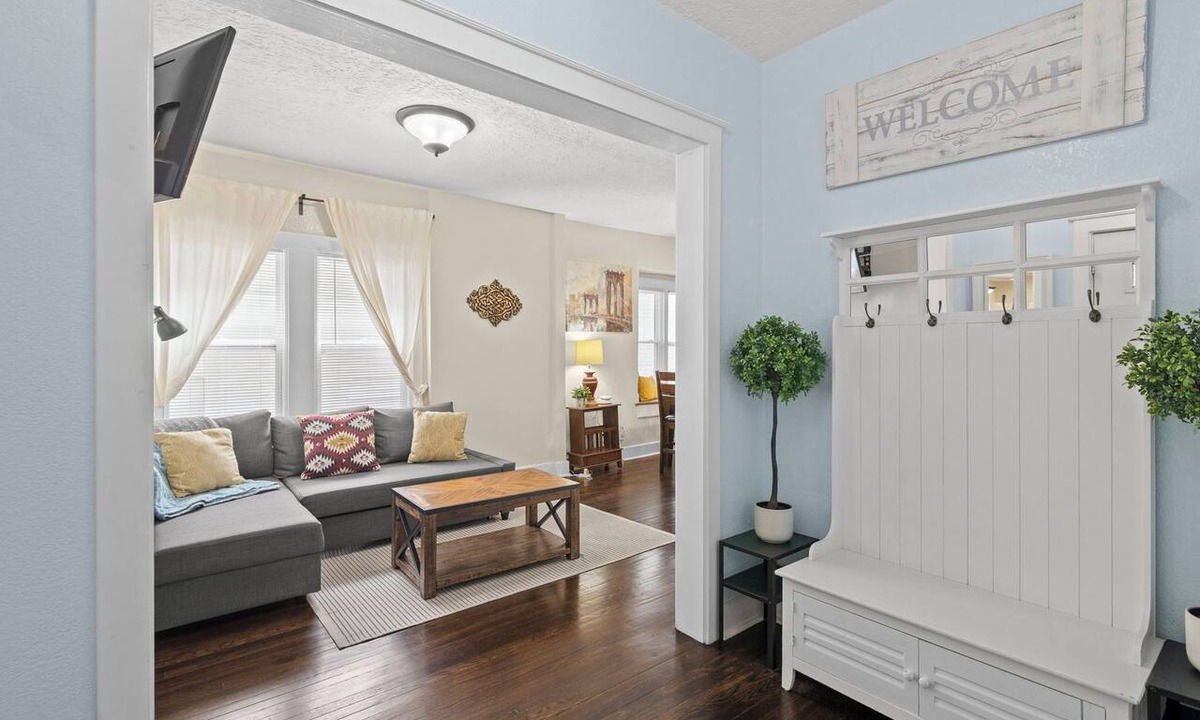 South Hyde Park House | Captain's Quarters 5 Bedrooms 3 bath with Office Wi-Fi and Dedicated Workspace