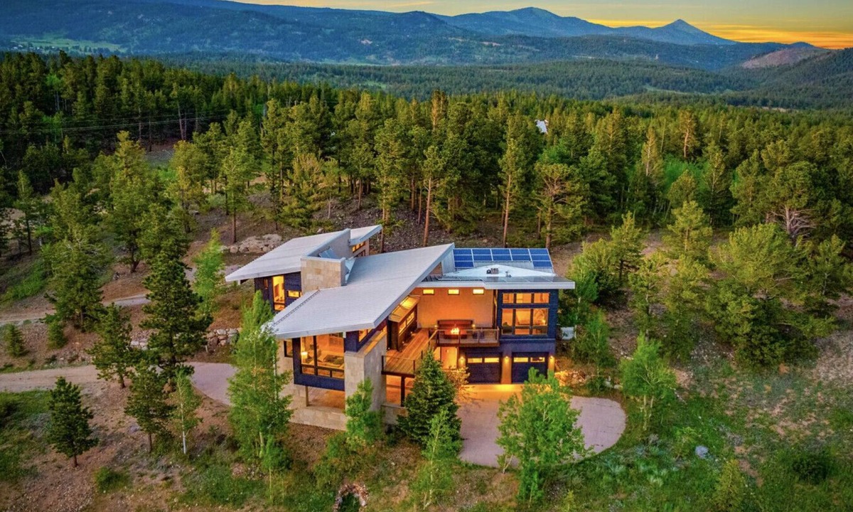 Nederland House | Caribou Ridge with Hot Tub! Pet Friendly + James Peak Views -Sleeps 10