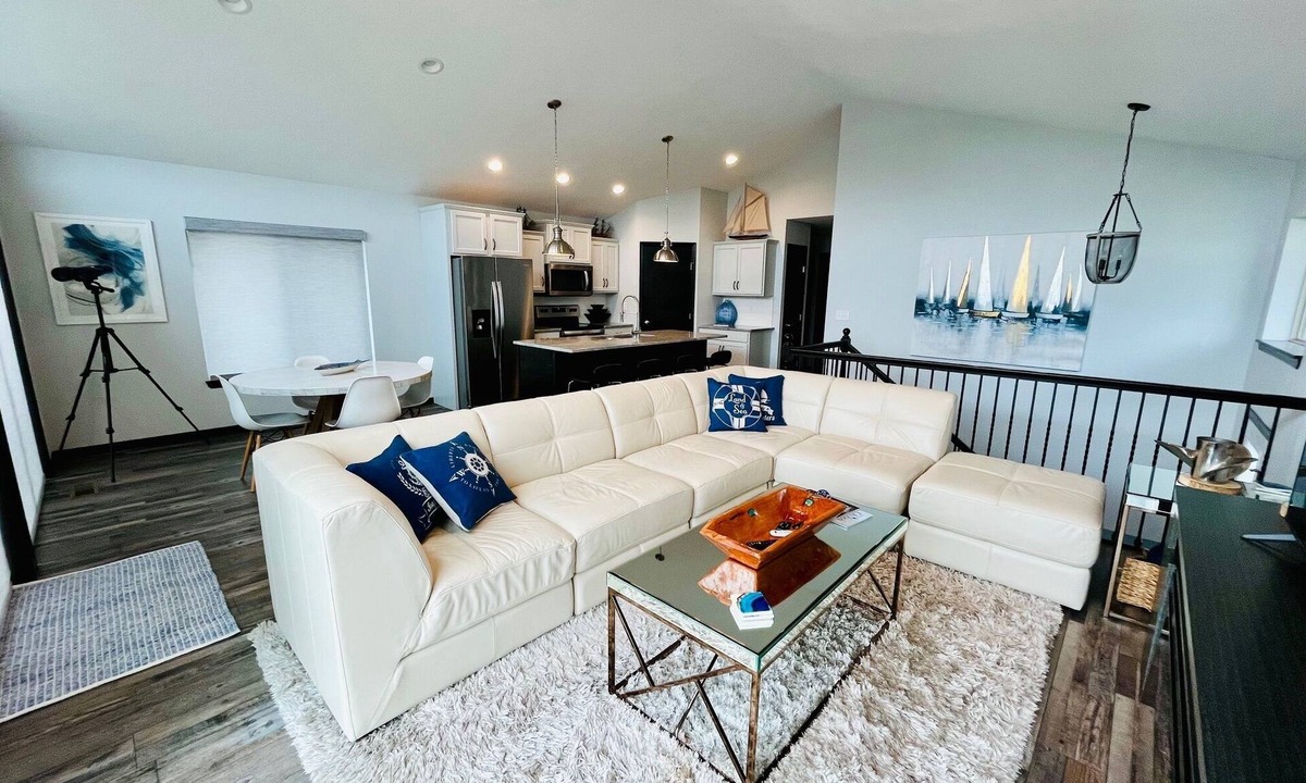 Spirit Lake House | Casa Lago & 6-seat UTV with 4-Beds & Okoboji Lake Views steps from Bridges Bay!