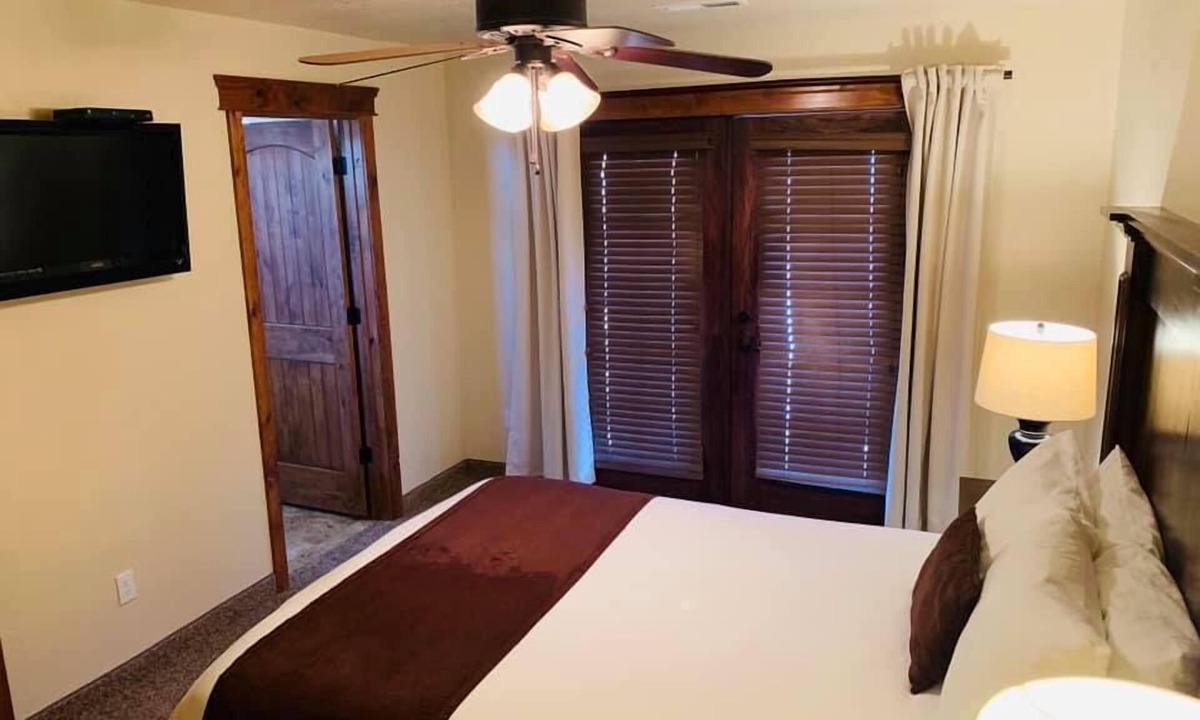 Roosevelt Hotel | CB&M Executive Suites