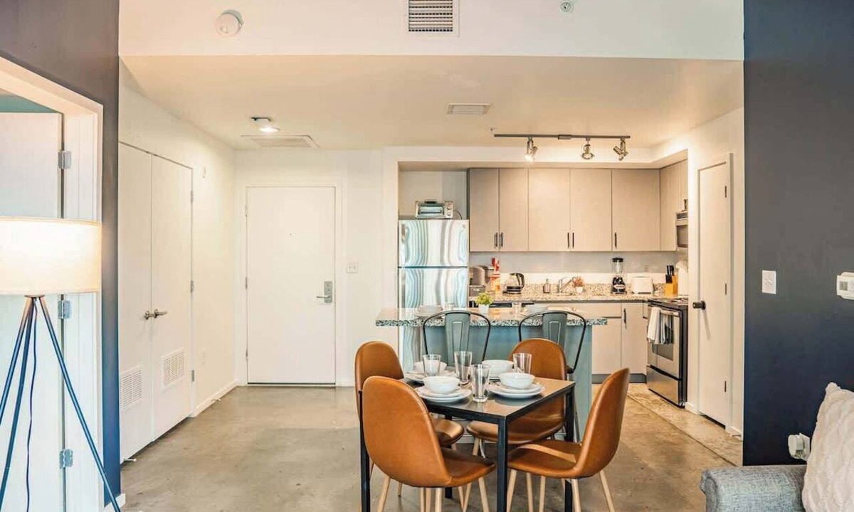 Evans Churchill Apartment | Central PHX Retreat | Pool, Gym, Balcony, Parking!