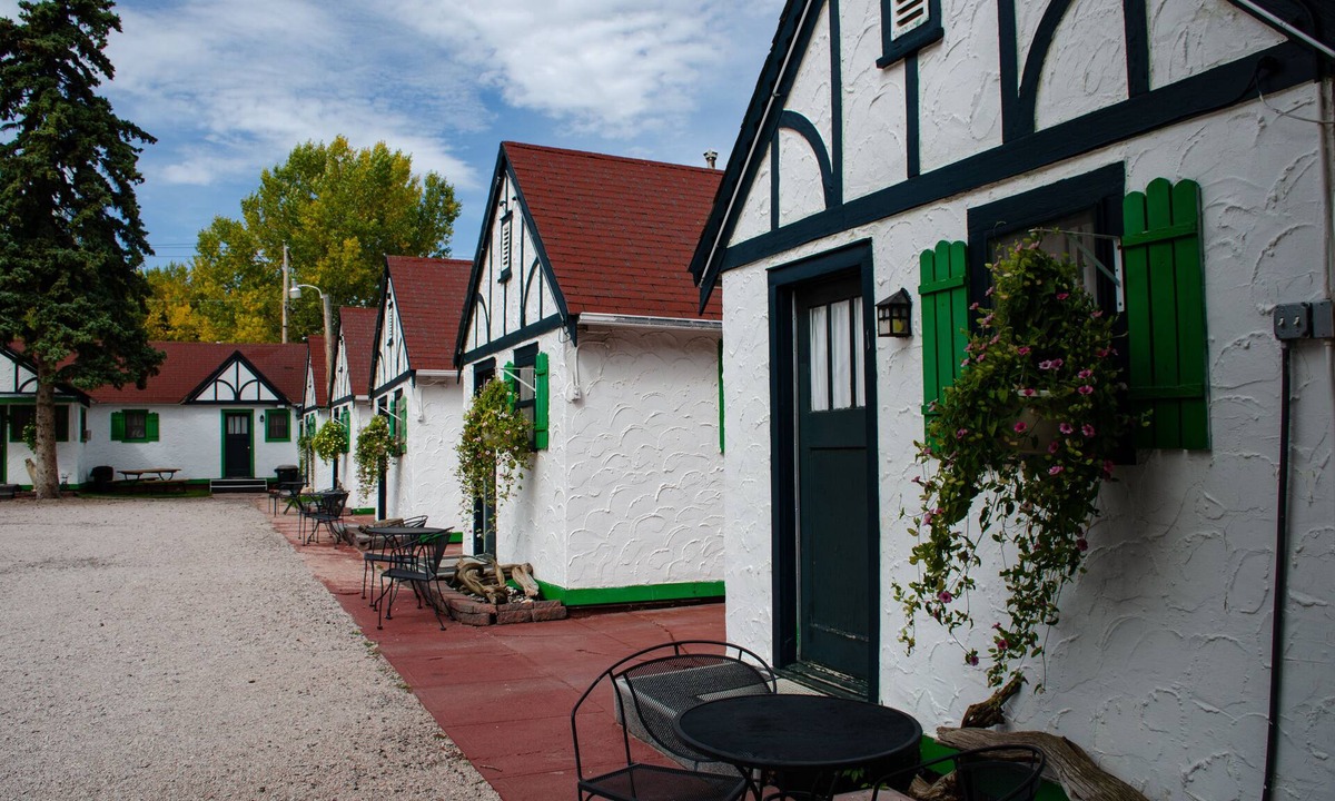 Custer Hotel | Chalet Motel