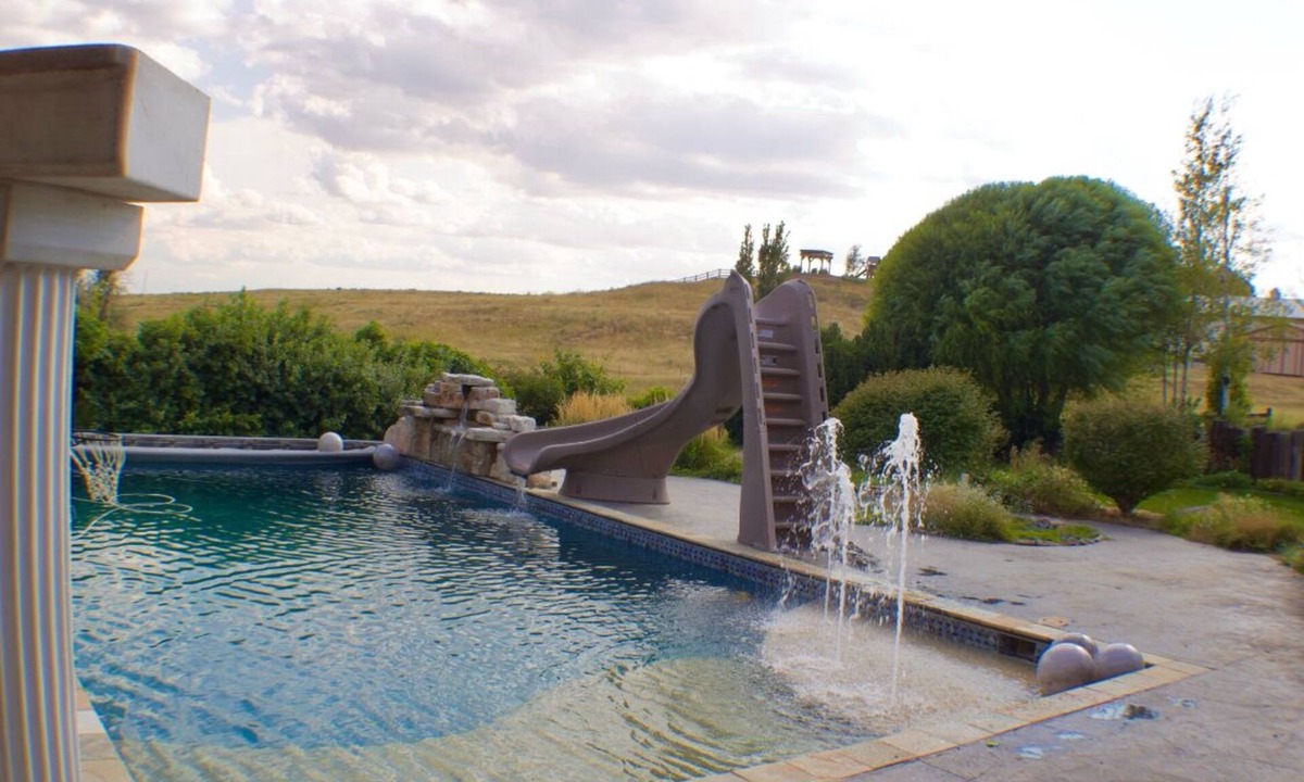 Fort Morgan House | Charming 2-bedroom in Fort Morgan with private Lake and in-ground Swimming pool.