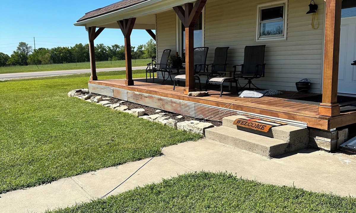 Holton House | Charming 4-bedroom farmhouse with AC, WiFi near lovely Holton. Beautiful view