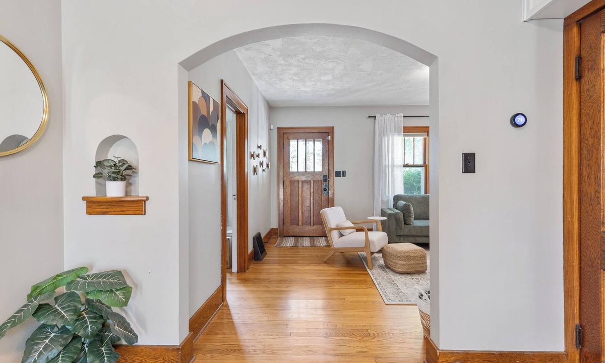 Medical Center House | Charming 4-bedroom house 2 bath house - 10 minutes from CWS in welcoming Omaha