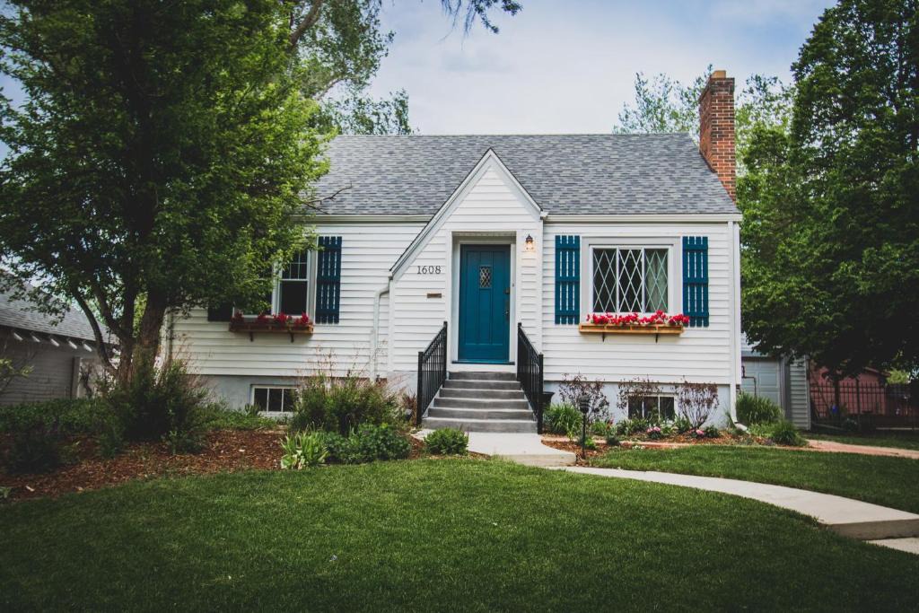 Greeley House | Charming 4BR Cottage Near UNC - Perfect for Family Getaways