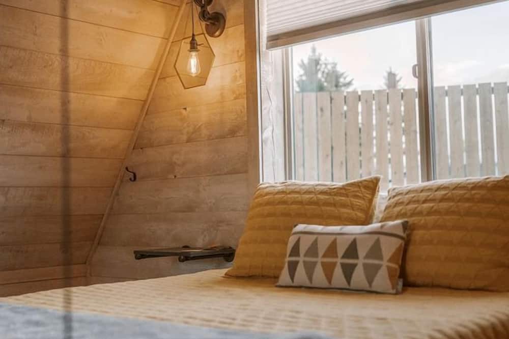 Emigrant Cabin | Charming A-Frame Cabins with Shared Kitchen, BBQ & Mountain Views in Emigrant, Montana