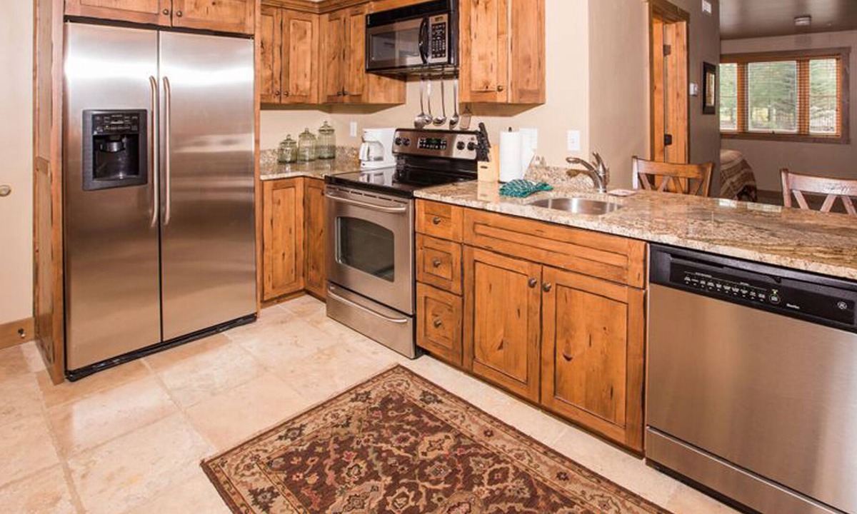 North Park City Condo | Charming condo in Park City with community hot tub.