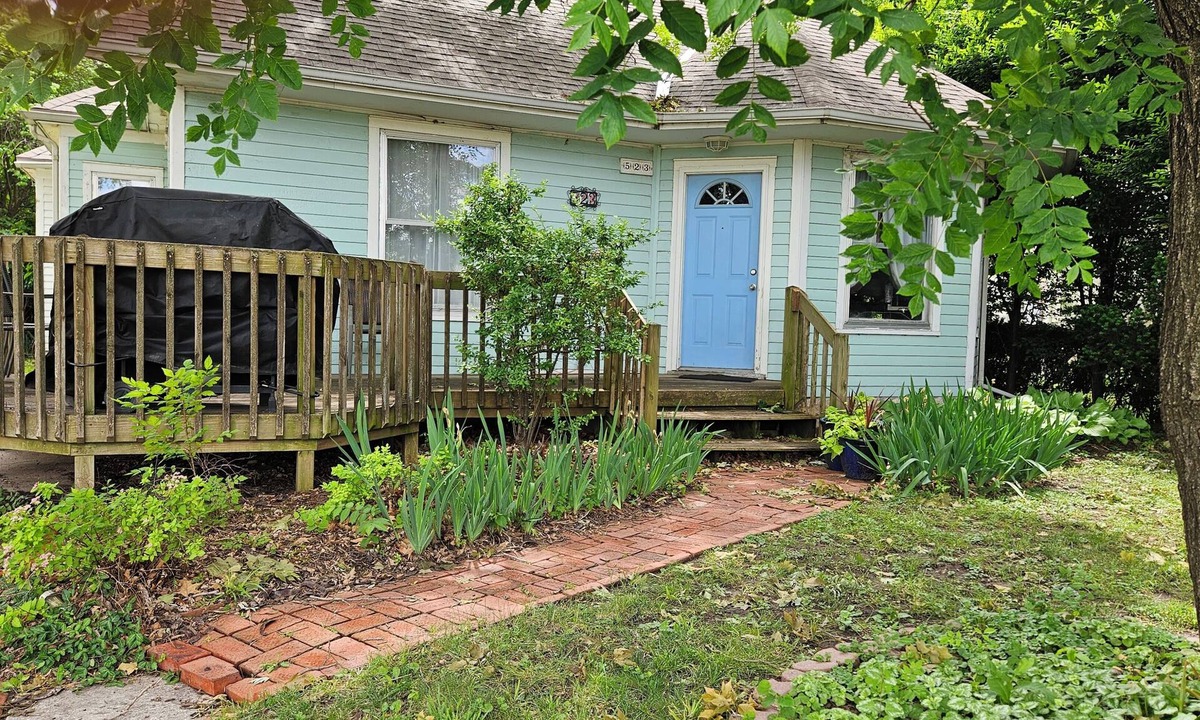 Manhattan Cottage | Charming Cottage-Modern Amenities-Quiet Downtown Neighborhood