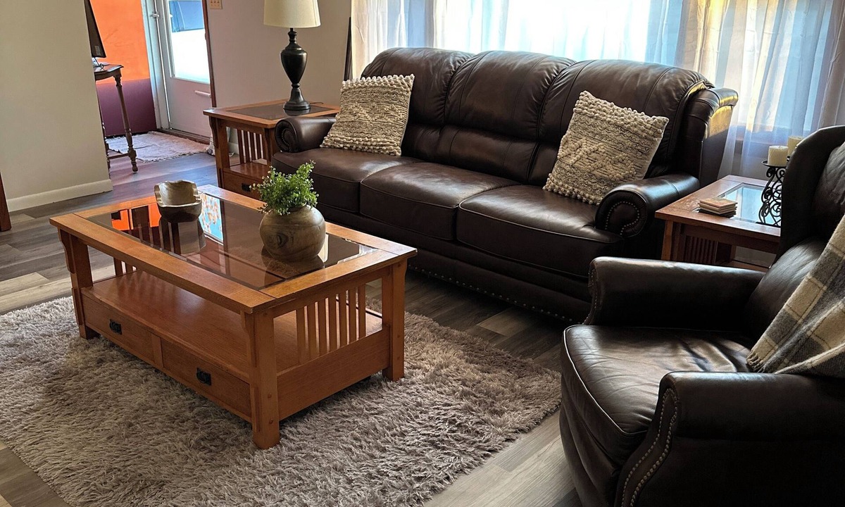 Kearney House | Charming country retreat 4-bedroom house with WiFi and AC with 2 car garage
