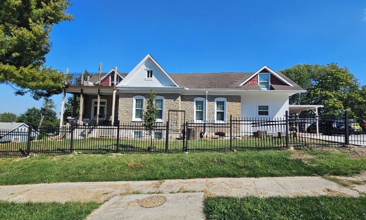 Kansas City House | Charming cozy bedroom in a shared home for professional women.