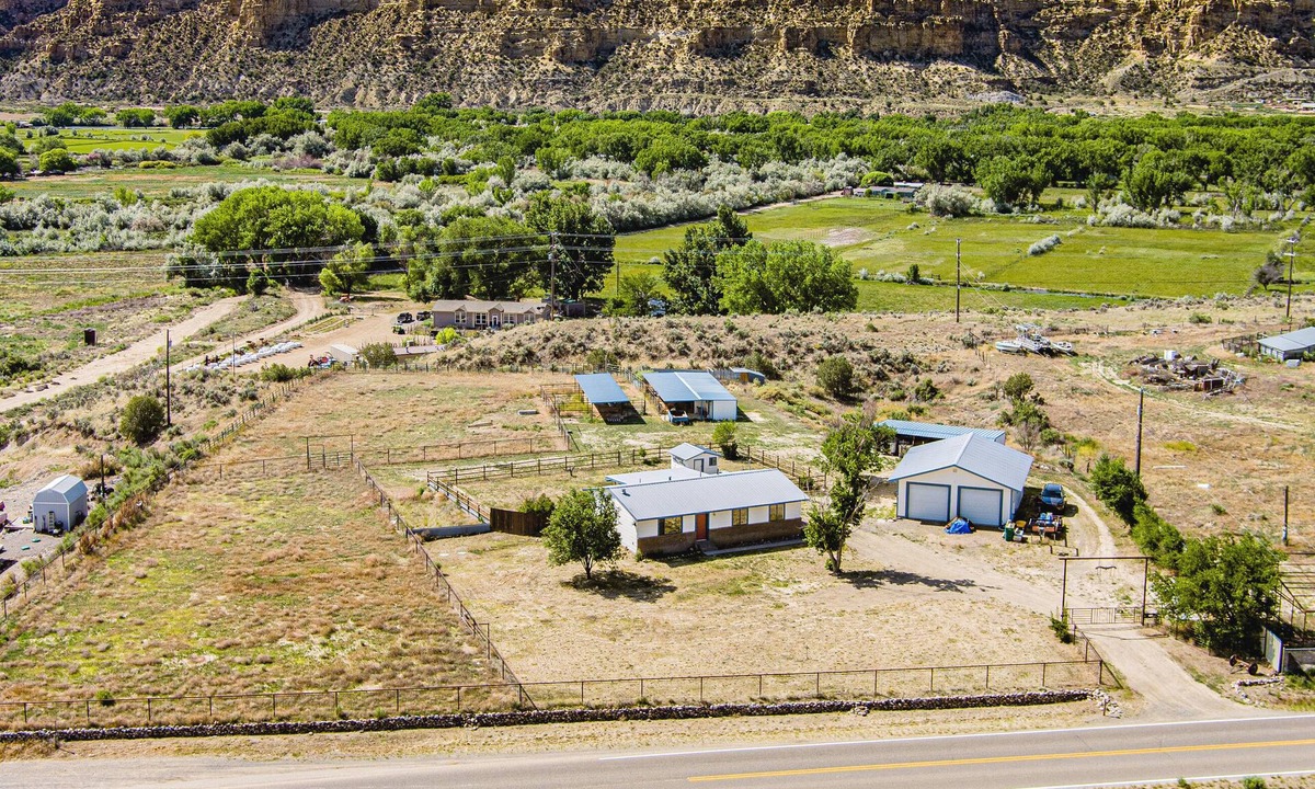 Blanco House | Charming farmhouse close to the Quality Waters and Navajo Lake Marina.