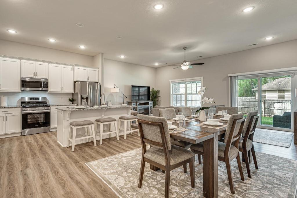 Ozark House | Charming Ozark Abode w/Yard & Pool Access