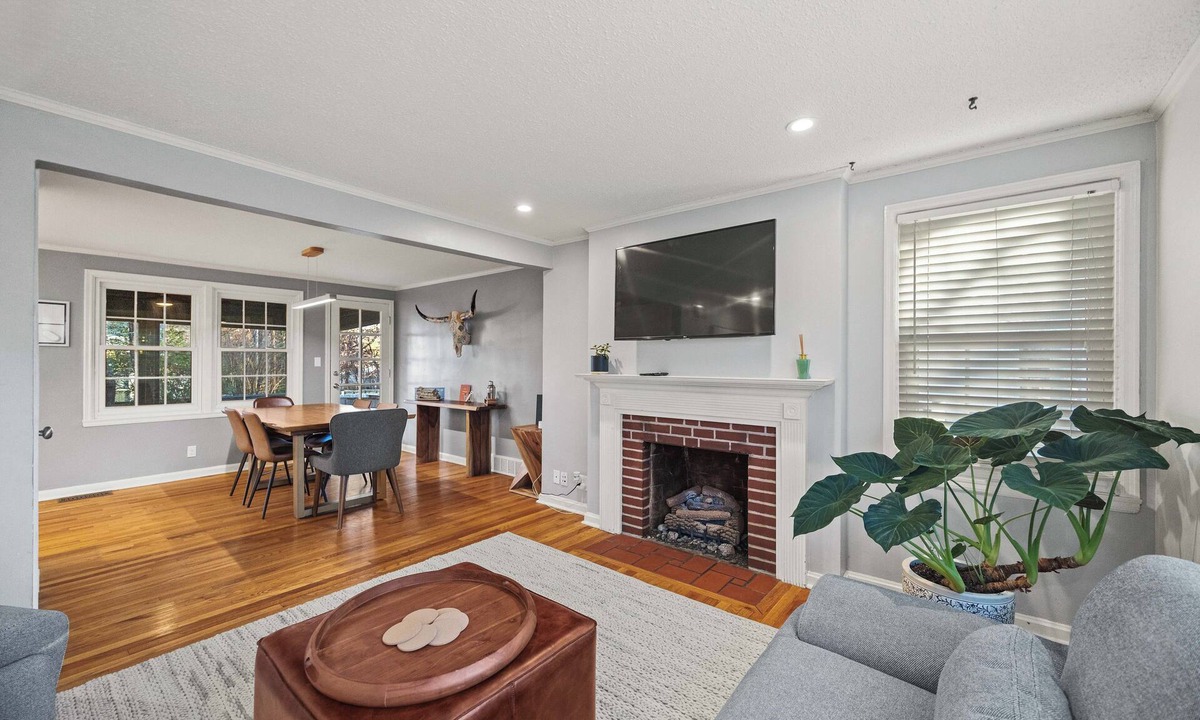 Prairie Village House | Charming Prairie Village Retreat w/Office!
