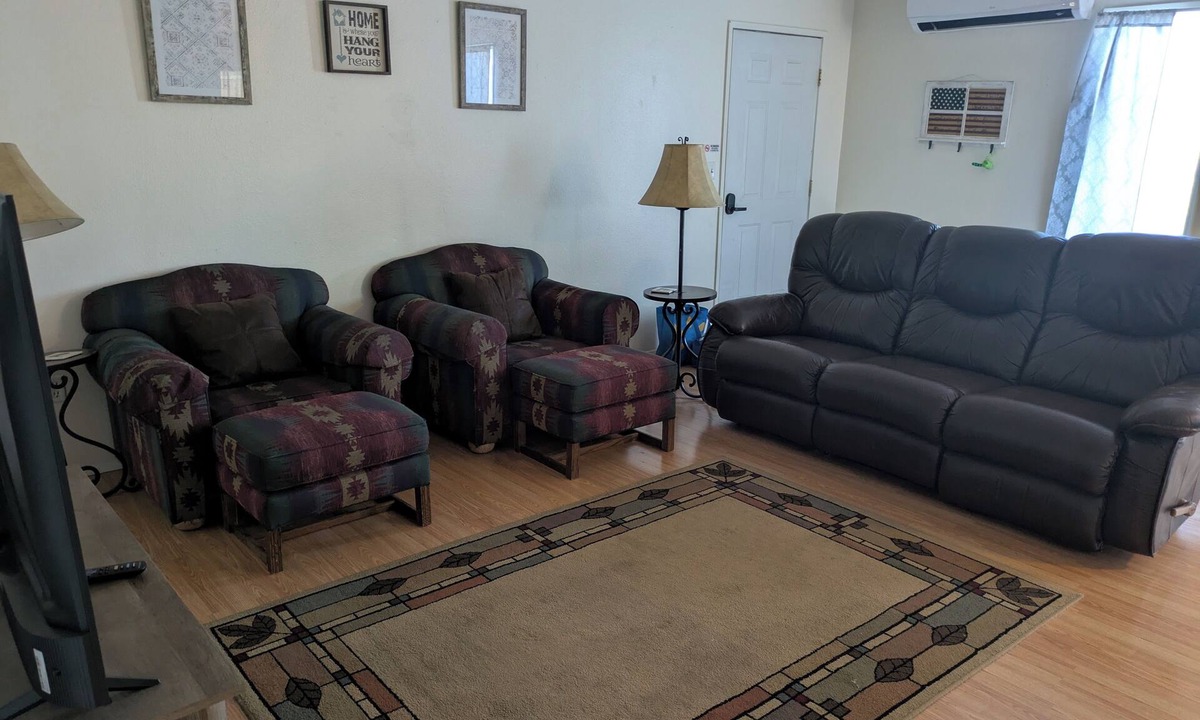 Pendleton House | Charming,Quiet,spacious 3-bedroom duplex minutes to all the Events in Pendleton