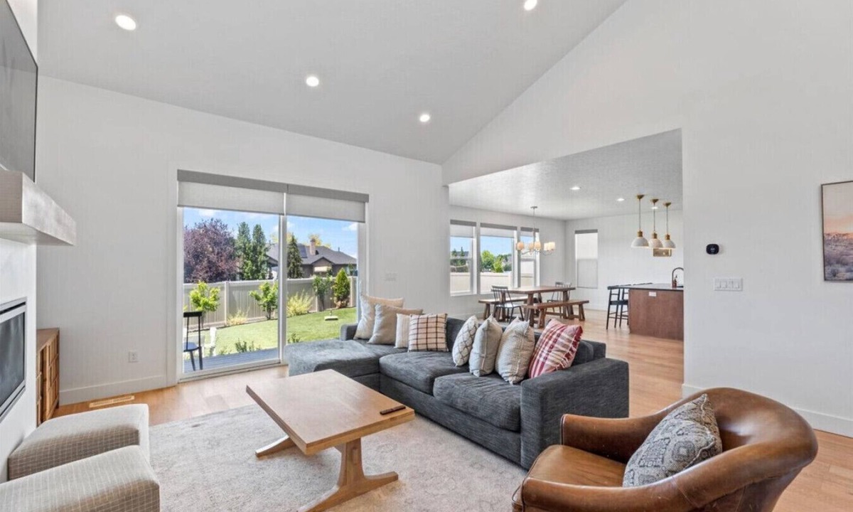 Kaysville House | Cherry Hill | Trampoline + Gym + Near Lagoon