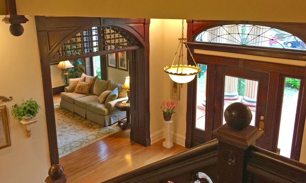 Northside District Bed & Breakfast | Chez Lyndon Manor
