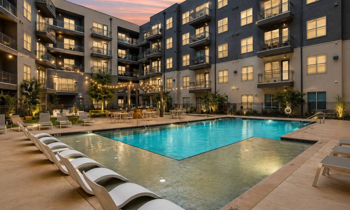Downtown Fort Worth Apartment | Chic Downtown Retreat/Balcony, Pool, 75” TV