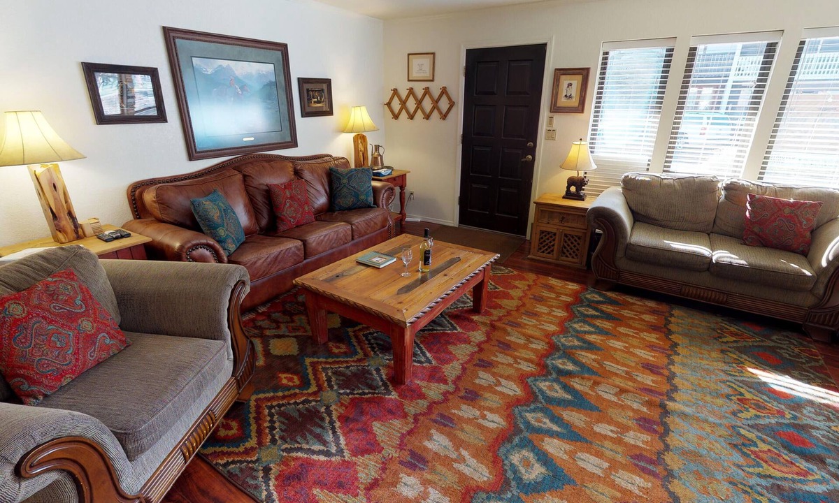 Red River Apartment | Claim Jumper #8 Townhouse