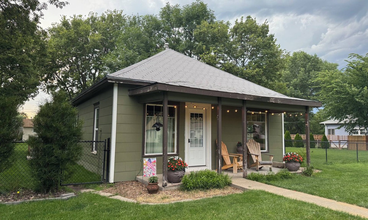 Ainsworth Cabin | Clean, cozy, pet- smoke free cabin.