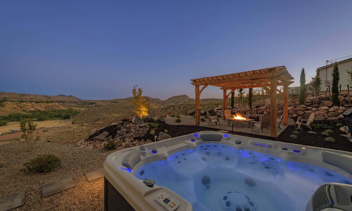 Toquerville House | Cliffside Modern Villa - Lower Level