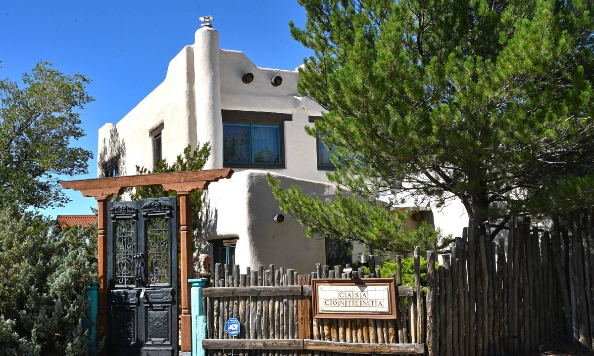 El Prado House | Colorfully & Uniquely Taos