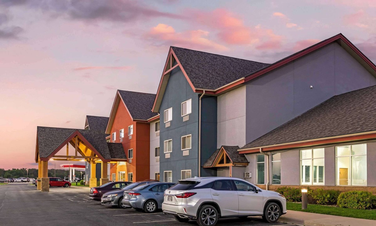 Albert Lea Hotel | Comfort Inn Albert Lea at Trails Travel Center