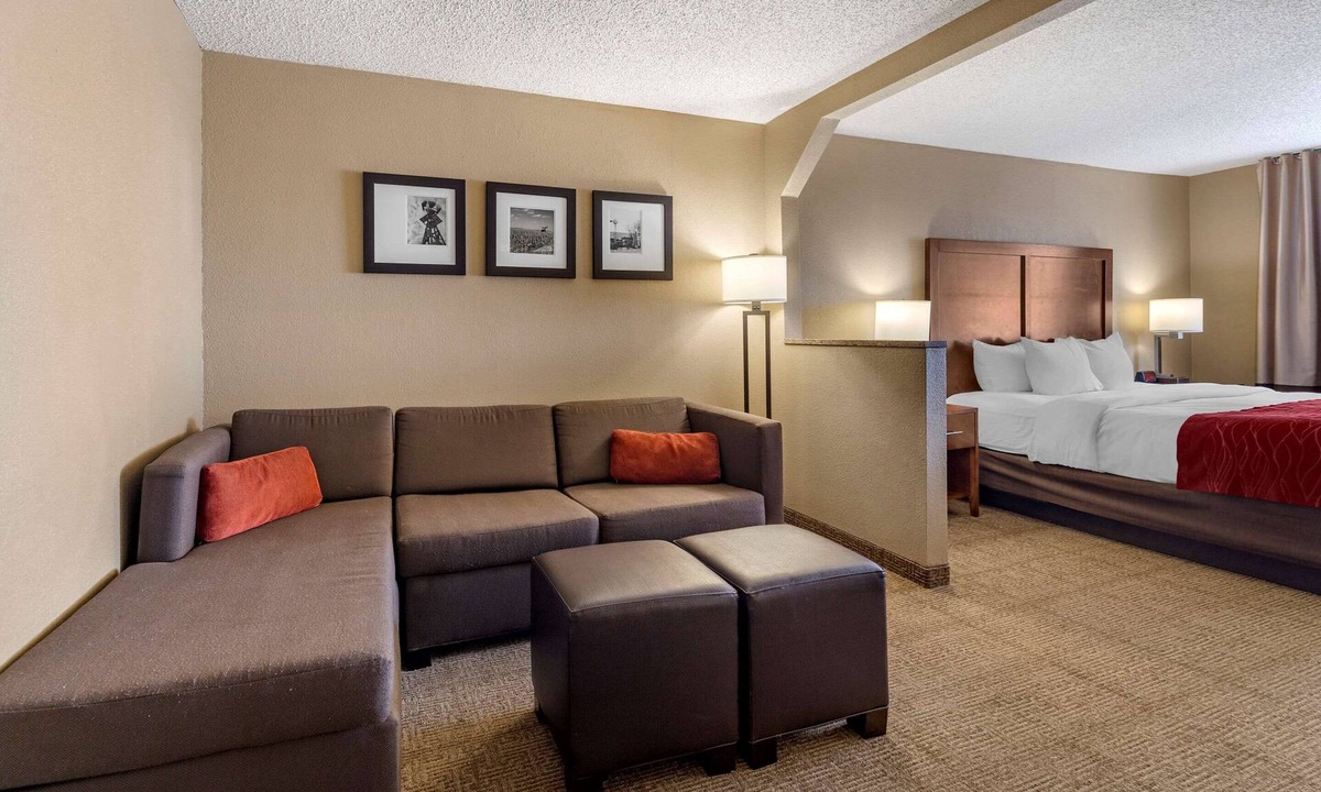 Hays Hotel | Comfort Inn & Suites Hays I-70