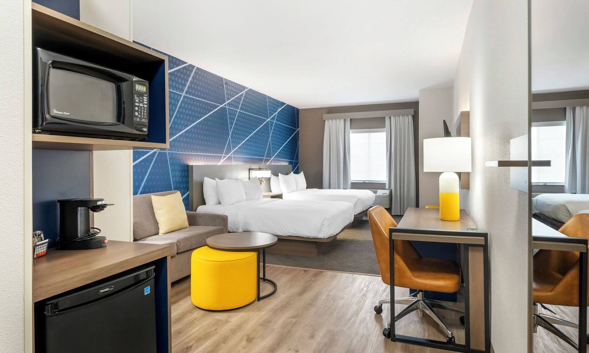 Elgin Hotel | Comfort Suites Elgin Northwest