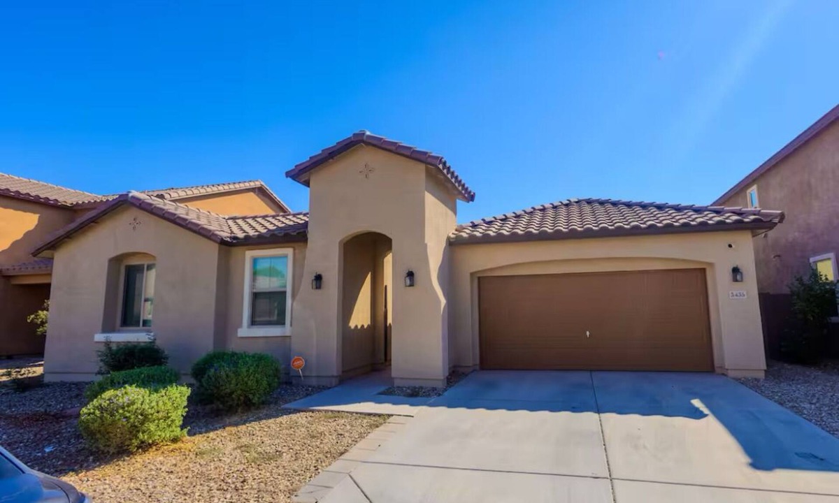 Southern Views House | Comfortable 5 bedroom home in phoenix