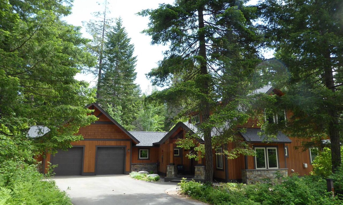 Cle Elum House | Comfortable Clean Suncadia Family Home Sleeps12, FIREpit, HOTtub, BIKES, Pets ok