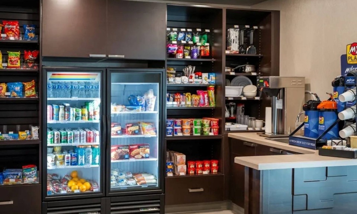 Overland Park Hotel | Comfortable Family Suites with Kitchens Near Johnson County Airport